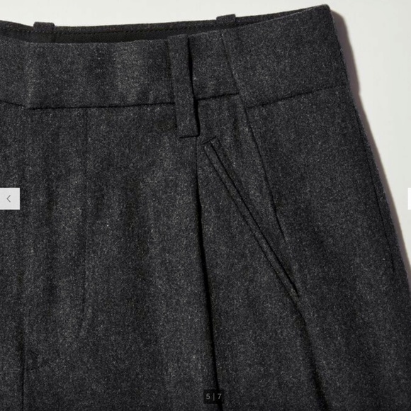 Uniqlo Black Ankle Cropped Pants - Picture 2 of 5
